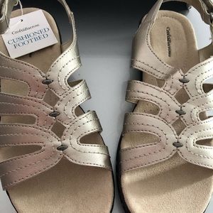 Croft & Barrow sandals woman sz 6 metallic
